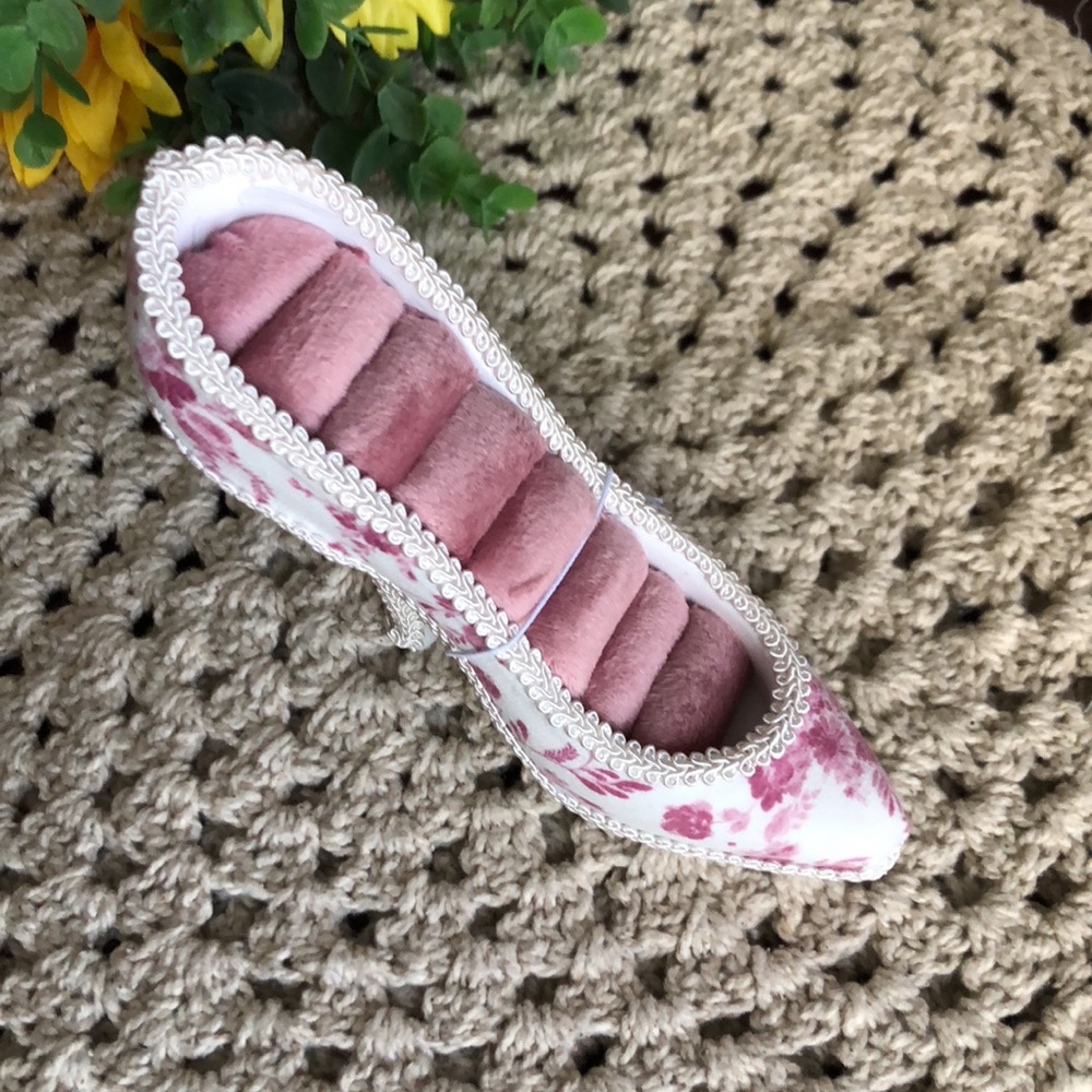 Floral Pink and White High Heel Shoe Shaped Ring Organizer - Picture 2 of 9